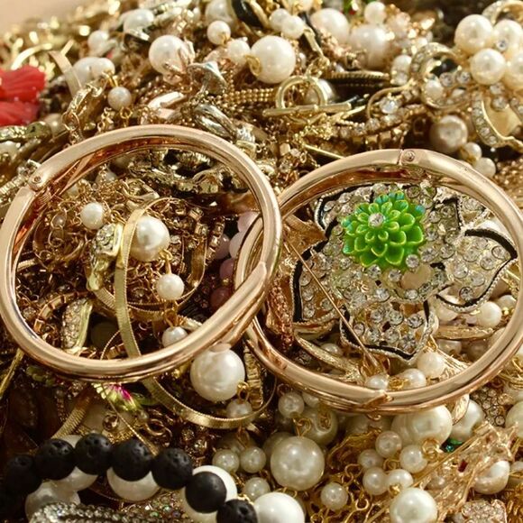 💎 2 LB unsearched untested fashion BULK jewelry lot~gold silver wear junk craft - Picture 1 of 5